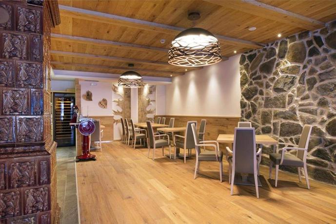 Imagen del bar/restaurante del Hotel Chalet Marcora. Foto 3