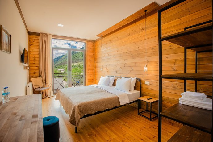 Imagen de los exteriores del Hotel Chalet Mestia. Foto 16