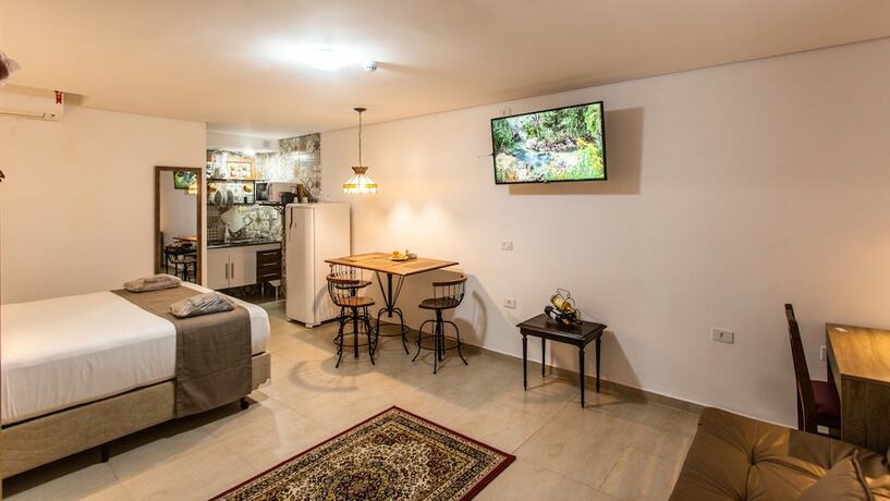 Imagen de la habitación del Hotel Chalet Monet - Granja Vianna. Foto 14