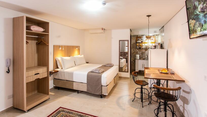 Imagen de la habitación del Hotel Chalet Monet - Granja Vianna. Foto 17