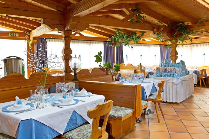 Imagen del bar/restaurante del Hotel Chalet Olympia. Foto 3