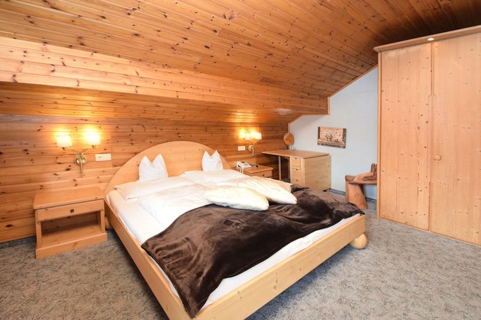 Imagen de la habitación del Hotel Chalet Olympia. Foto 15