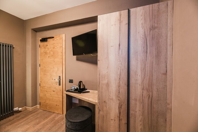 Imagen de la habitación del Hotel Chalet Queen. Foto 17