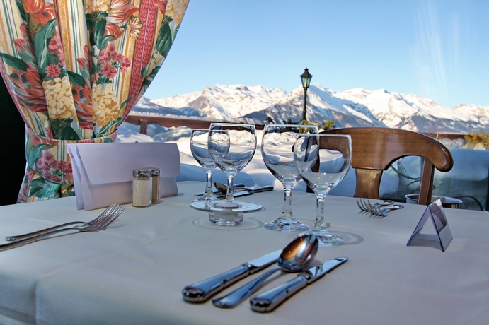 Imagen del bar/restaurante del Hotel Chalet Royal. Foto 3