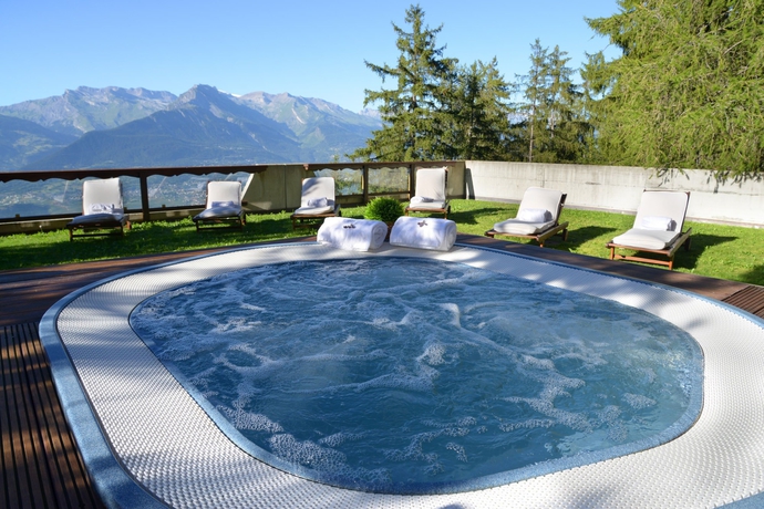 Imagen de la piscina del Hotel Chalet Royal. Foto 19