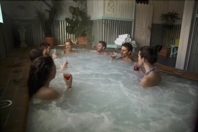 Imagen de la piscina del Hotel Chalet Sonnenhof. Foto 17