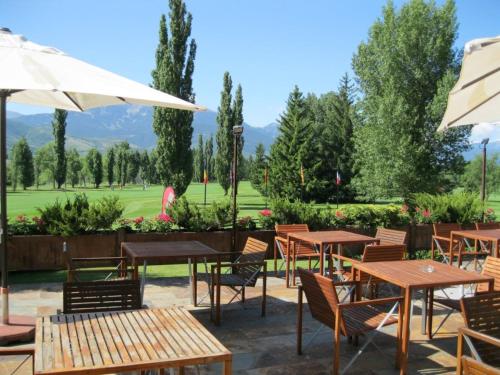 Imagen del bar/restaurante del Hotel Chalet del Golf. Foto 2