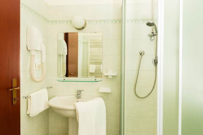 Imagen de la habitación del Hotel Chalet del Lago. Foto 10