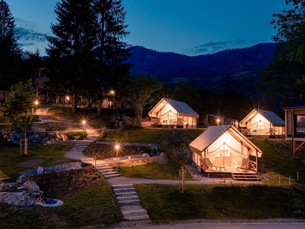 Imagen de los exteriores del Hotel Chalet in Kotschach Near Ski Area Vorhegg. Foto 15