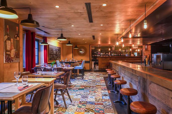 Imagen del bar/restaurante del Hotel Chalet-Hôtel La Marmotte, La Tapiaz and SPA, The Originals Relais. Foto 5