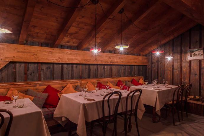 Imagen del bar/restaurante del Hotel Chalet-Hôtel La Marmotte, La Tapiaz and SPA, The Originals Relais. Foto 7