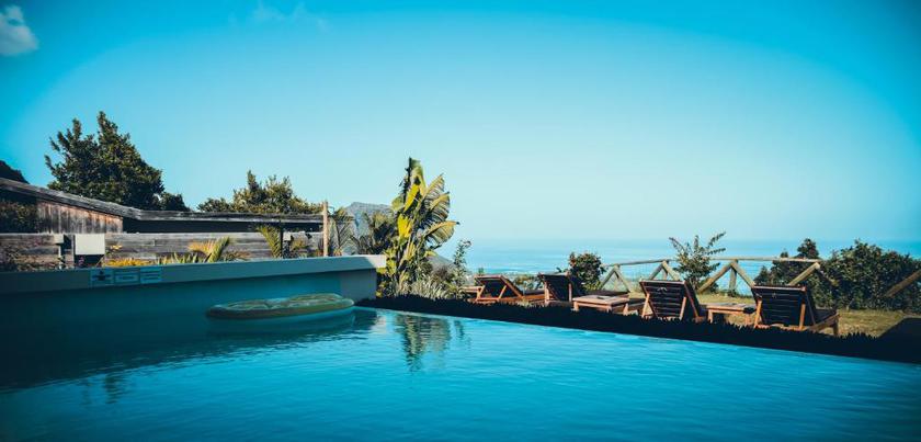 Imagen de la piscina del Hotel Chalets Chamarel. Foto 7