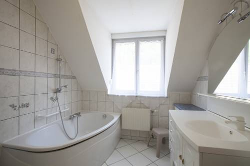 Imagen de la habitación del Hotel Chalets De La Wormsa. Foto 6