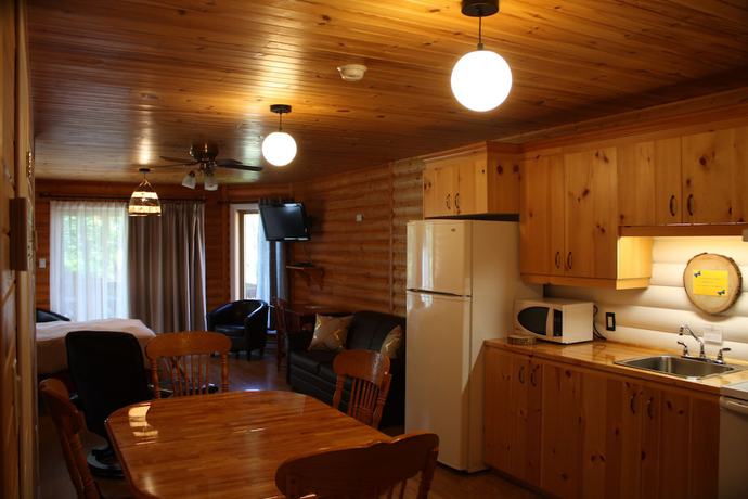 Imagen de la habitación del Hotel Chalets and Spa Lac Saint-Jean. Foto 13