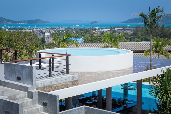 Imagen de la piscina del Hotel Chalong Chalet Resort and Longstay. Foto 12