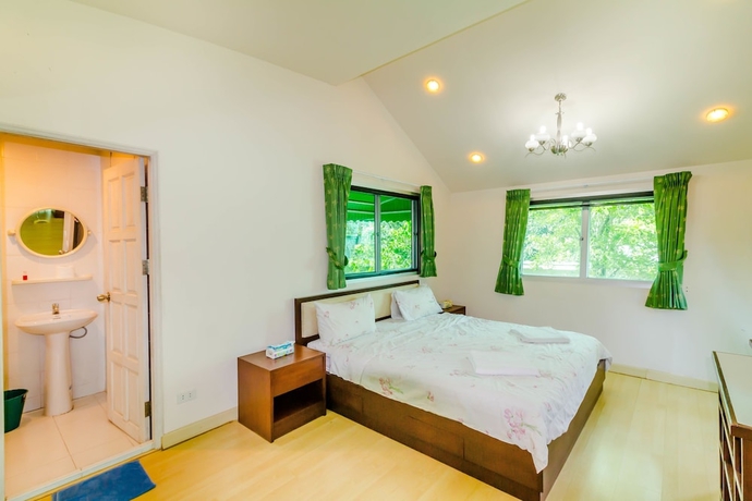 Imagen de la habitación del Hotel Chalong Hill Tropical Garden Homes. Foto 11