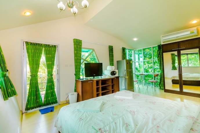 Imagen de la habitación del Hotel Chalong Hill Tropical Garden Homes. Foto 12