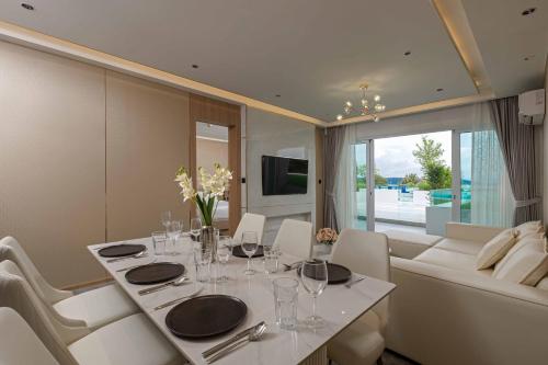 Imagen general del Hotel Chalong Marina Bay View Phuket. Foto 7