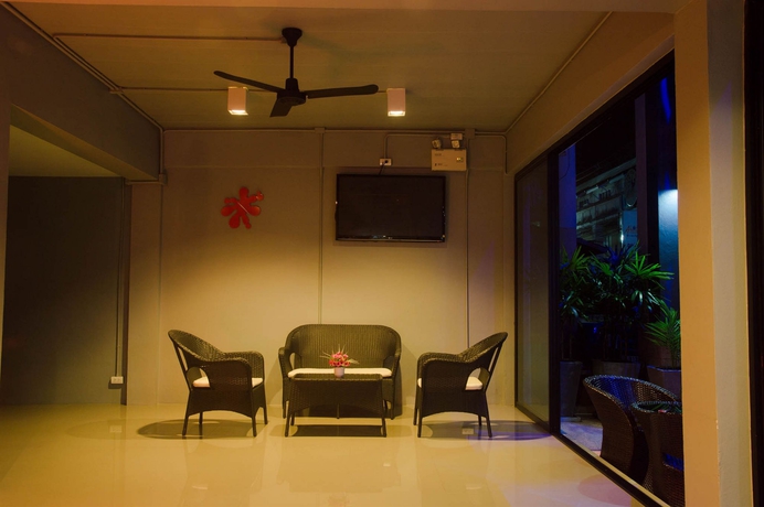 Imagen de los interiores del Hotel Chalong Sea Breeze. Foto 10
