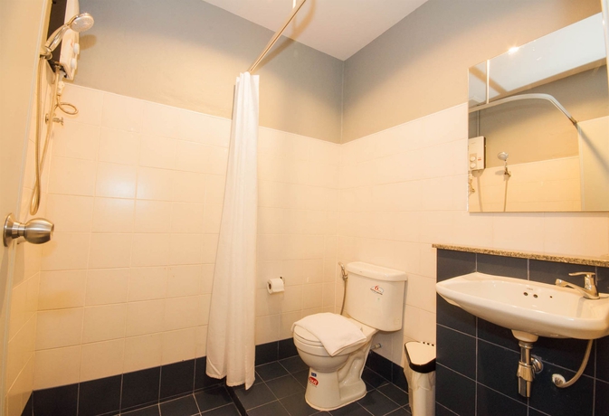 Imagen de la habitación del Hotel Chalong Sea Breeze. Foto 4