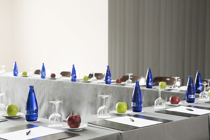 Imagen del bar/restaurante del Hotel Chamartin The One. Foto 4