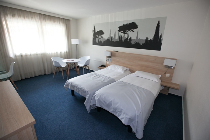 Imagen de la habitación del Hotel Chambord, Menton. Foto 2