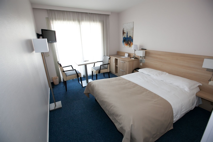 Imagen de la habitación del Hotel Chambord, Menton. Foto 3