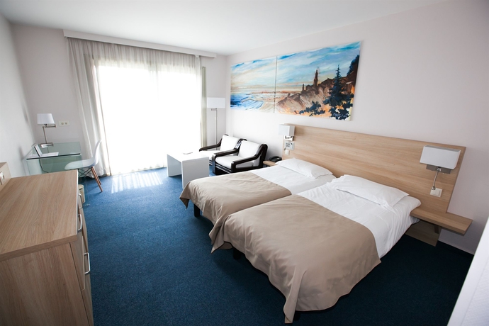 Imagen de la habitación del Hotel Chambord, Menton. Foto 4