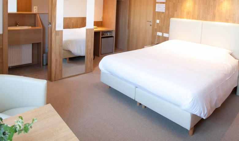 Imagen de la habitación del Hotel Chamdor. Foto 6