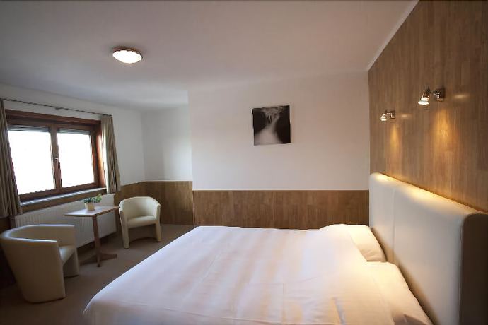 Imagen de la habitación del Hotel Chamdor. Foto 7
