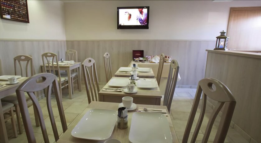 Imagen del bar/restaurante del Hotel Chamdor. Foto 2