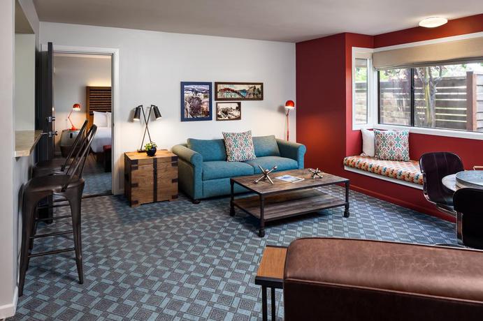 Imagen de la habitación del Hotel Chaminade Resort and Spa. Foto 7