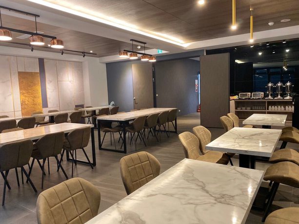 Imagen del bar/restaurante del Hotel Champ de Roses. Foto 2