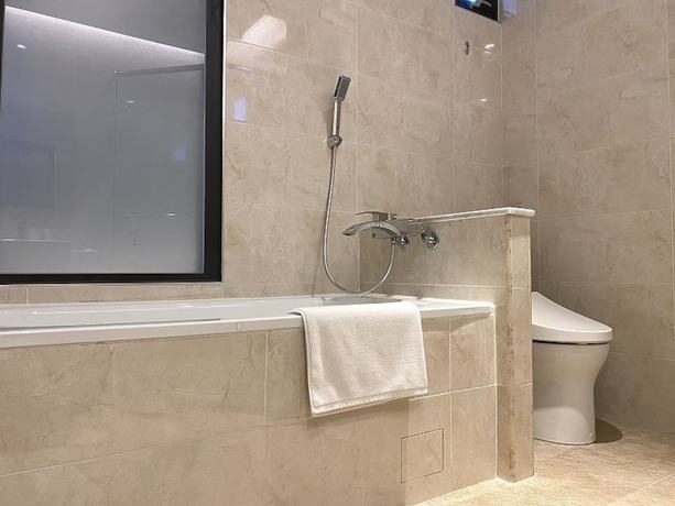 Imagen de la habitación del Hotel Champ de Roses. Foto 16