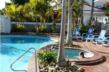 Imagen de la piscina del Hotel Champelli Palms. Foto 7