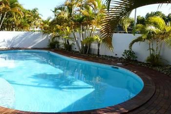 Imagen de la piscina del Hotel Champelli Palms. Foto 8