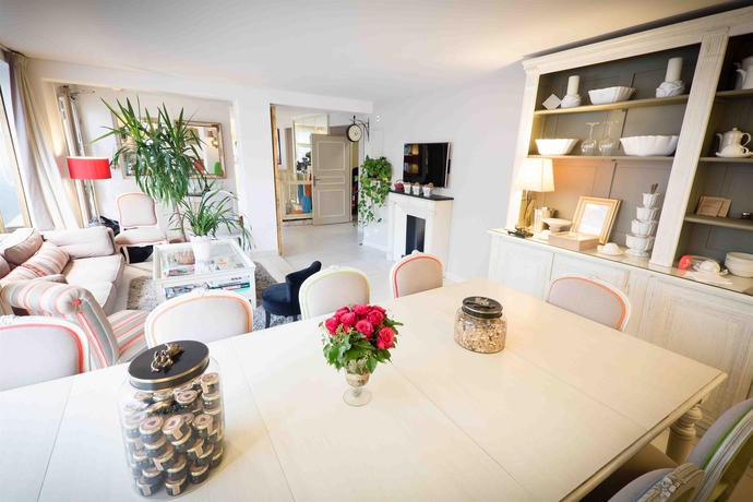 Imagen del bar/restaurante del Hotel Champerret Héliopolis. Foto 2