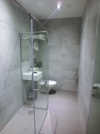 Imagen de la habitación del Hotel Champion. Foto 16