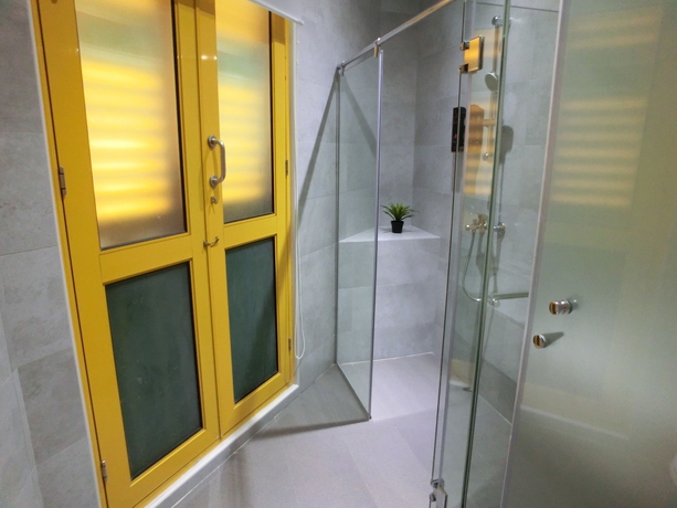 Imagen de la habitación del Hotel Champion. Foto 17