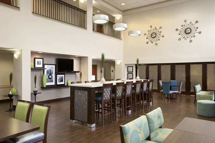 Imagen del bar/restaurante del Hotel Champions Club Westchase Houston. Foto 2