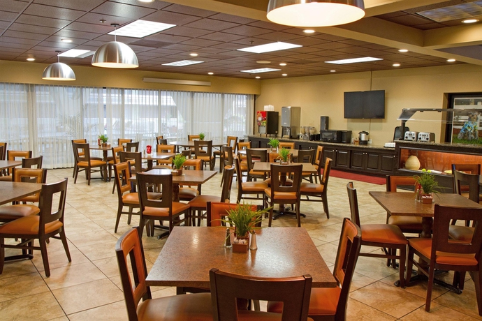 Imagen del bar/restaurante del Hotel Champions World Resort. Foto 4