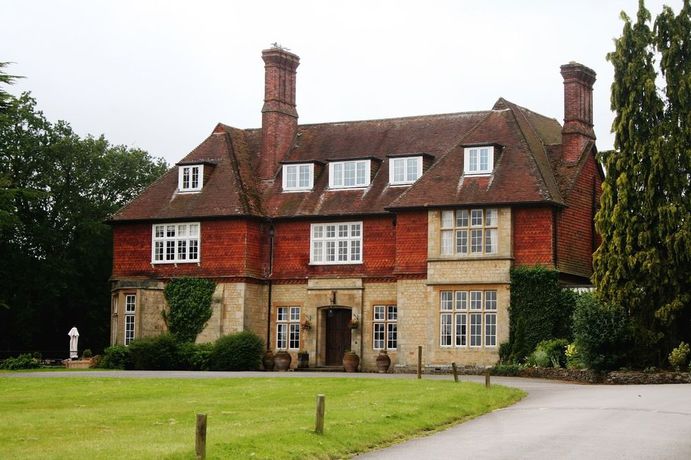 Imagen de los exteriores del Hotel Champneys Forest Mere. Foto 9