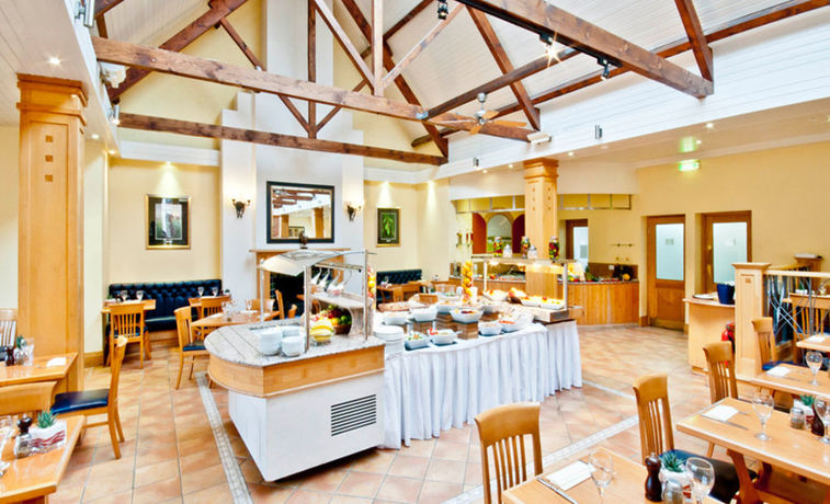 Imagen de los exteriores del Hotel Champneys Forest Mere. Foto 10