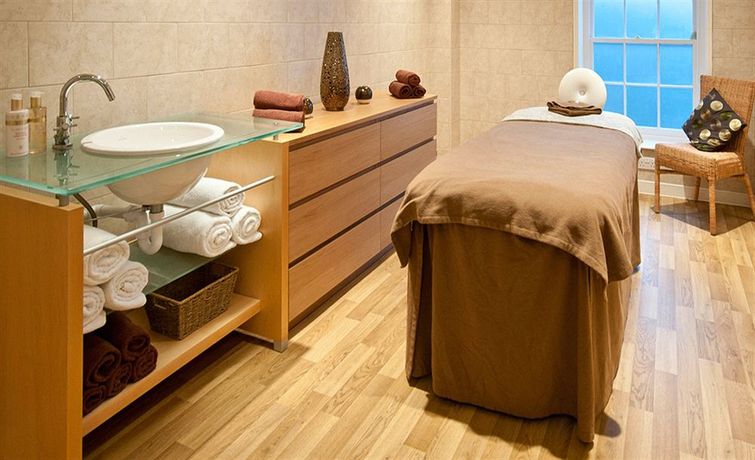 Imagen de los interiores del Hotel Champneys Henlow. Foto 10