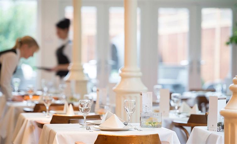 Imagen del bar/restaurante del Hotel Champneys Henlow. Foto 3