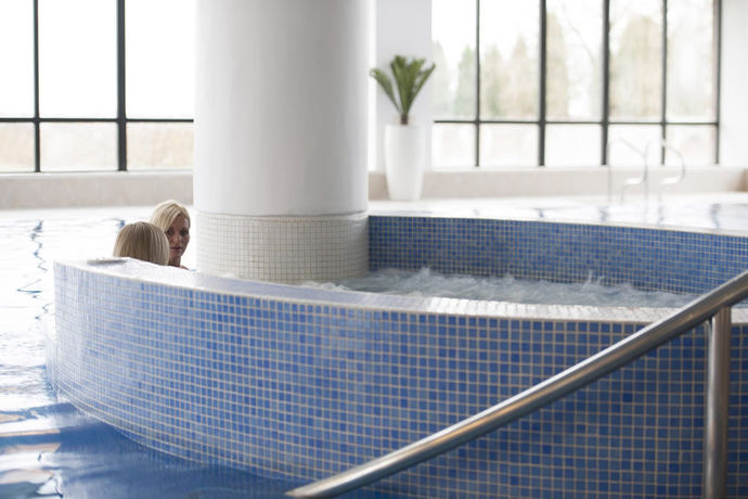 Imagen de la piscina del Hotel Champneys Springs. Foto 16