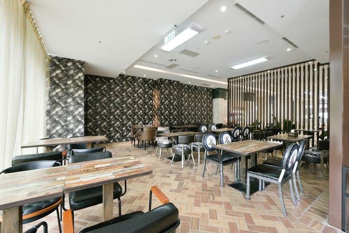 Imagen de los interiores del Hotel Champs Elysees. Foto 16