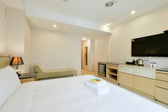 Imagen de la habitación del Hotel Champs Elysees. Foto 6