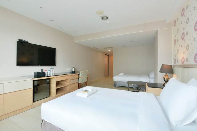 Imagen de la habitación del Hotel Champs Elysees. Foto 11