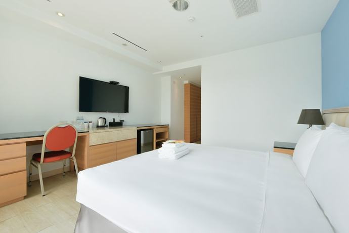 Imagen de la habitación del Hotel Champs Elysees. Foto 14